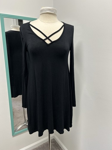 Wet seal black dress criss - seal,